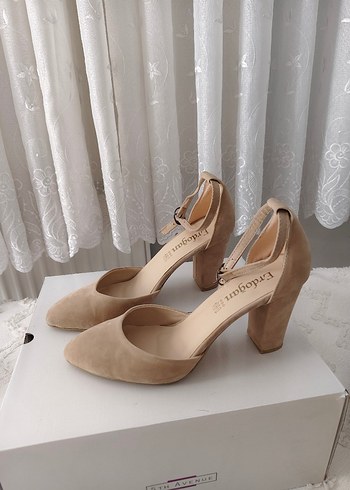 Bej Süet Tokalı Kadın Topuklu Ayakkabı - Görsel 3