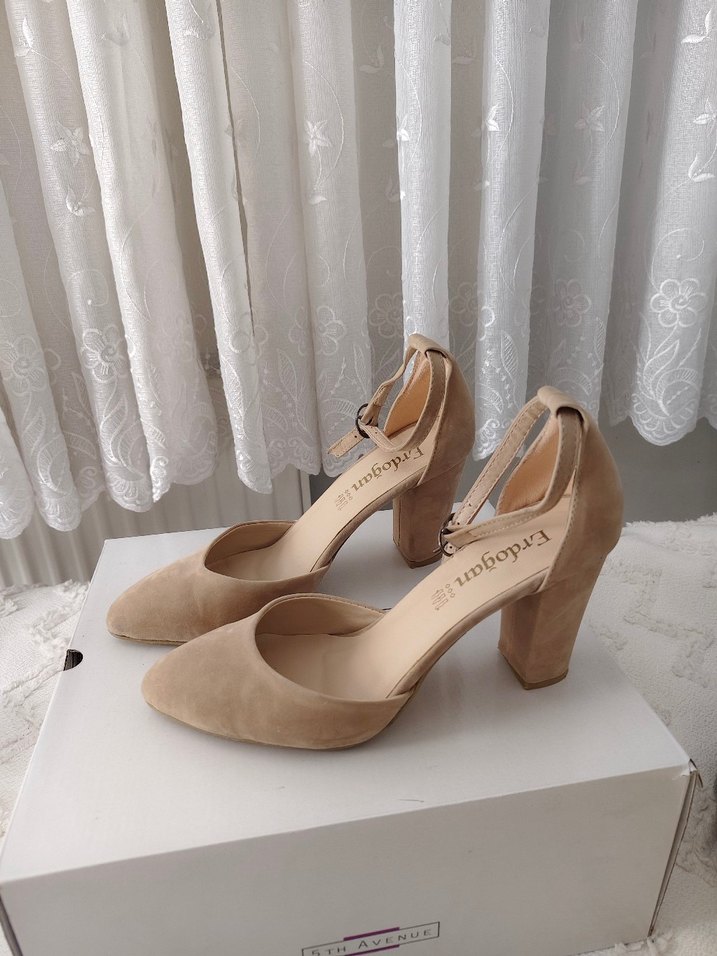 Bej Süet Tokalı Kadın Topuklu Ayakkabı - Görsel 3