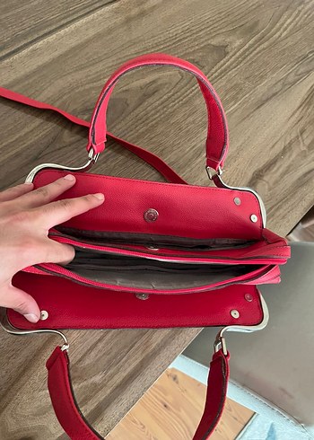 YSMN marka Kırmızı Deri Kadın El Çantası orjinal üründür - Görsel 4