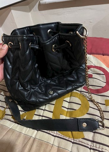 Fabrika markalı orjinal Kadın Siyah Deri Kemerli Çanta - Görsel 2