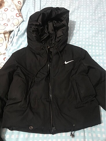 Nike mont