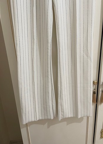 Düğmeli Çizgili Beyaz Gri Kadın Kumaş Pantolon - Görsel 3
