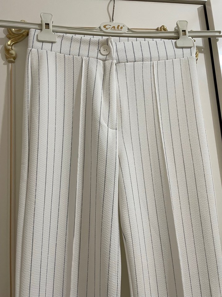 Düğmeli Çizgili Beyaz Gri Kadın Kumaş Pantolon - Görsel 4