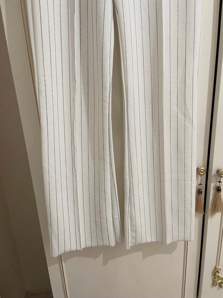 Düğmeli Çizgili Beyaz Gri Kadın Kumaş Pantolon - Görsel 3