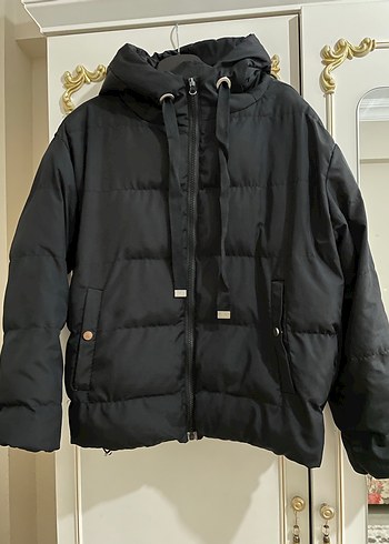 Siyah Kapüşonlu Kadın Kışlık Mont - Görsel 4