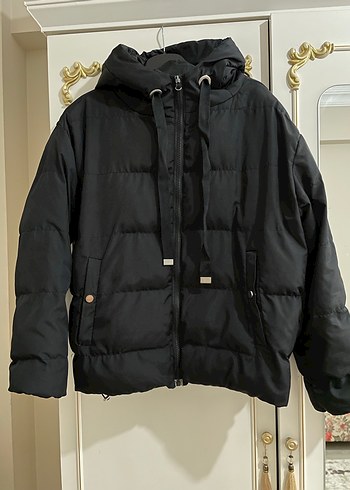 Siyah Kapüşonlu Kadın Kışlık Mont - Görsel 3