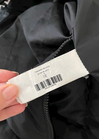 Siyah Kapüşonlu Kadın Kışlık Mont - Görsel 7