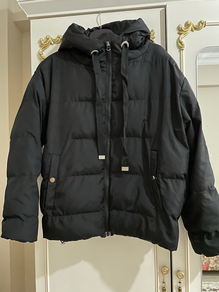 Siyah Kapüşonlu Kadın Kışlık Mont - Görsel 4