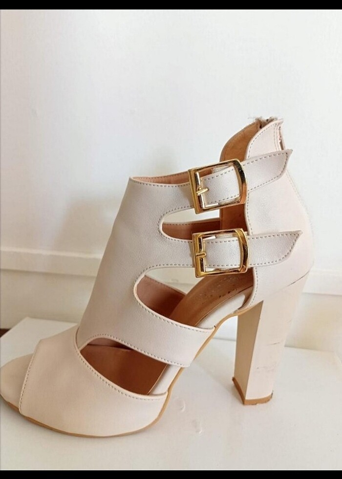 Topuklu ayakkabı - Görsel 2