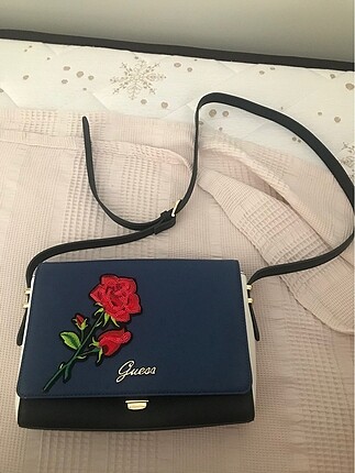 Guess askılı çanta