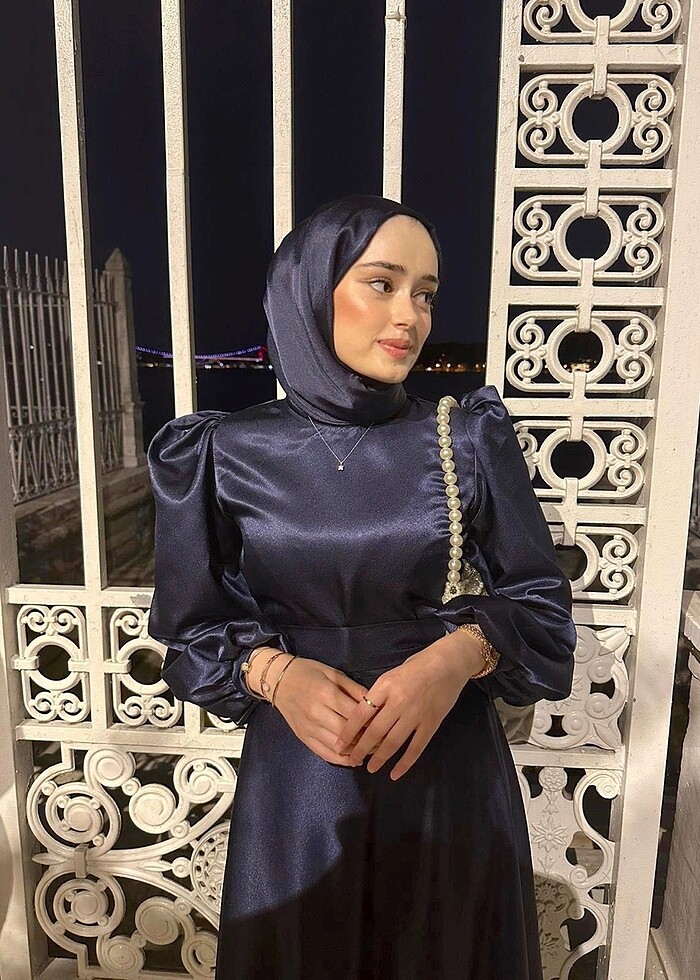 Lacivert saten abiye ? - Görsel 2