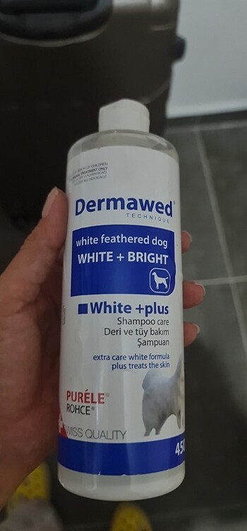 Beyaz kedi ve köpeklere özel bakım şampuanı