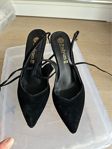 Stiletto bağcıkşı siyah topuklu