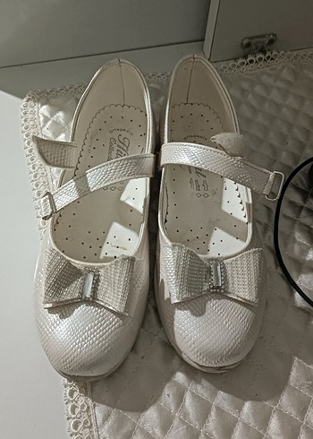 Kız Çocuk Beyaz Tokalı Babet - Görsel 2