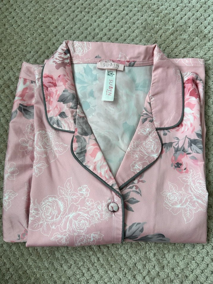 Çiçek Desenli Saten Pijama Takımı - Görsel 5