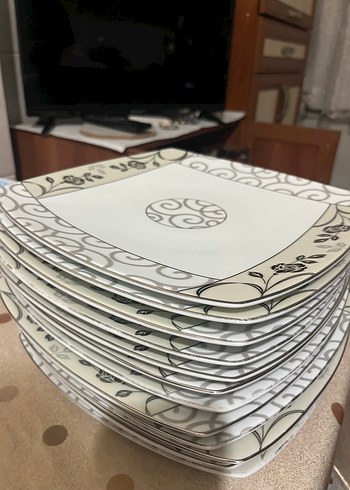 Gri ve Beyaz Desenli Yemek Tabağı Seti
31 Parça - Görsel 2