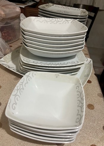 Gri ve Beyaz Desenli Yemek Tabağı Seti
31 Parça - Görsel 7