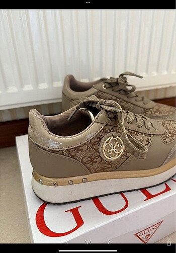 GUESS SNEAKER