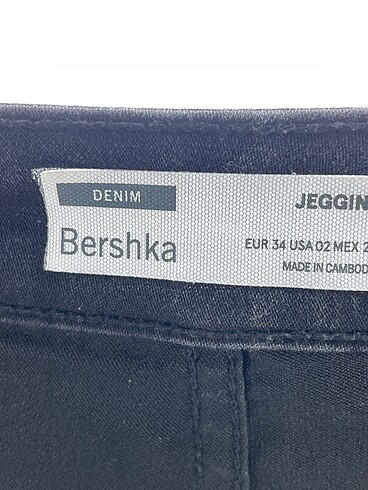 34 Beden siyah Renk Bershka Jean / Kot %70 İndirimli.