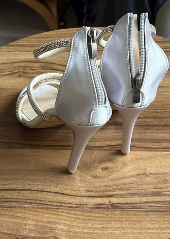 Beyaz Parlak Stiletto Topuklu Kadın Abiye Ayakkabı - Görsel 3