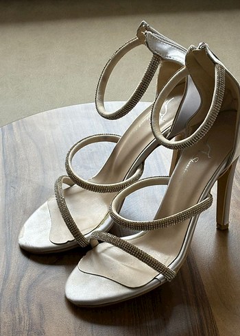 Beyaz Parlak Stiletto Topuklu Kadın Abiye Ayakkabı - Görsel 2