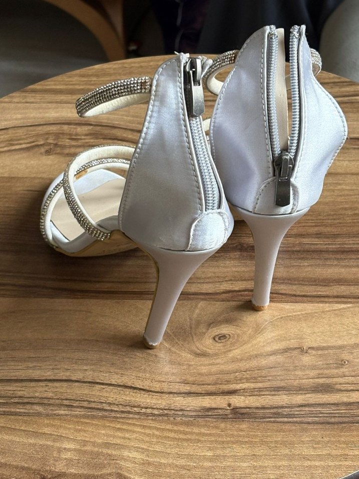 Beyaz Parlak Stiletto Topuklu Kadın Abiye Ayakkabı - Görsel 3