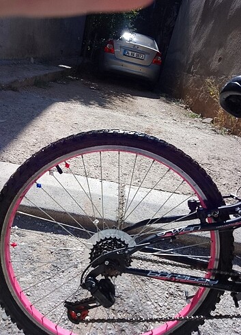 Bisiklete pembe