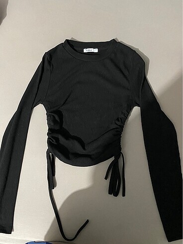 beli büzgülü siyah crop