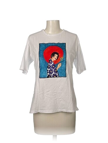 Diğer T-shirt %70 İndirimli.