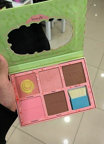 Benefit Benefit allık paleti 