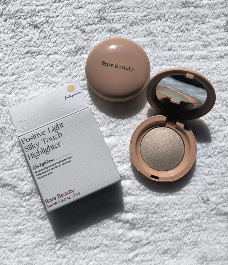 Rare Beauty Açık Ten Rengi Aydınlatıcı - Görsel 2