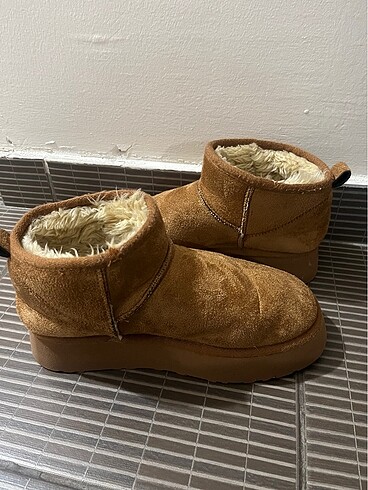 38 Beden Kalin Tabanli Ugg Bot