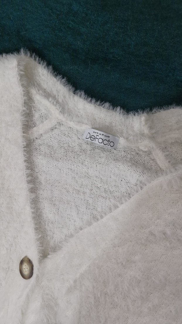 Düğmeli beyaz Hırka - Görsel 4