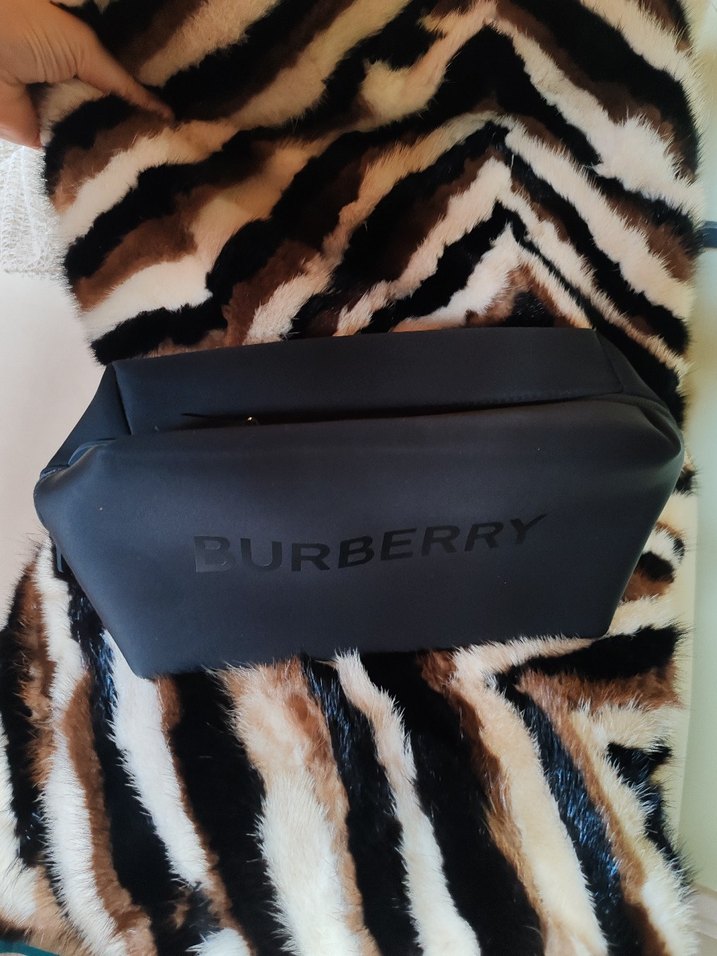 Siyah Burberry makyaj çantası - Görsel 4