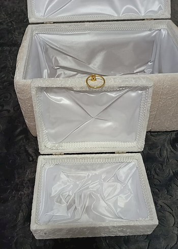 Beyaz ve Gri Makyaj Düzenleyici Kutular - Görsel 5