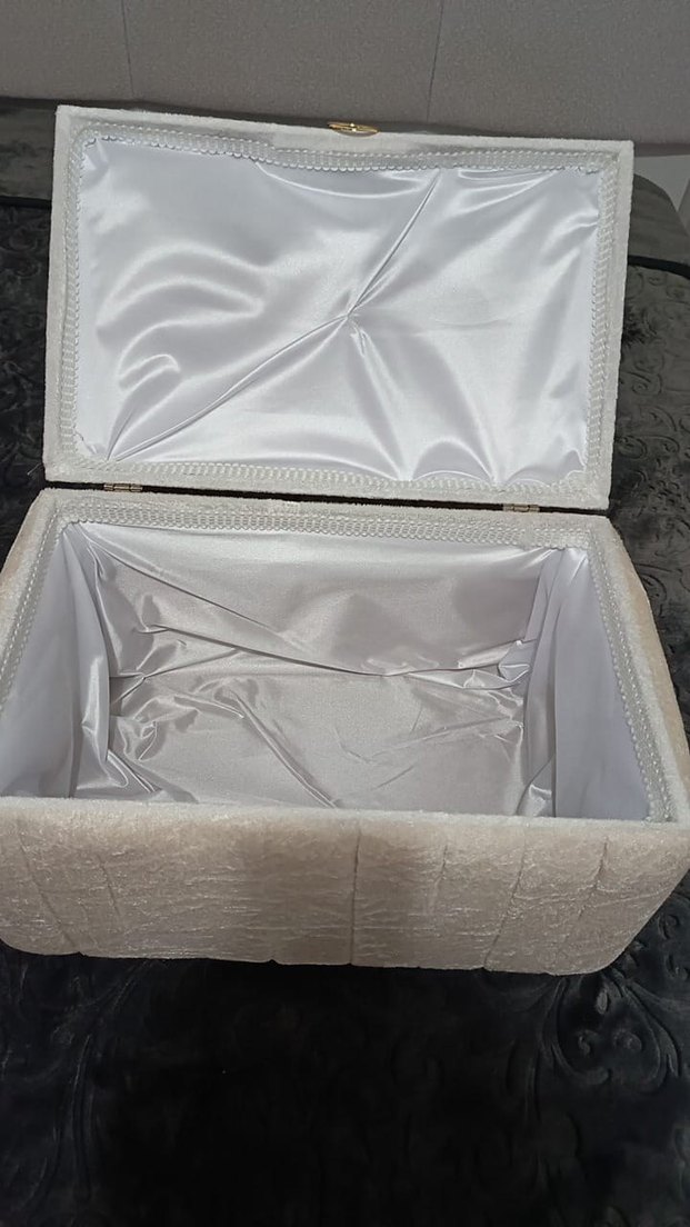 Beyaz ve Gri Makyaj Düzenleyici Kutular - Görsel 4