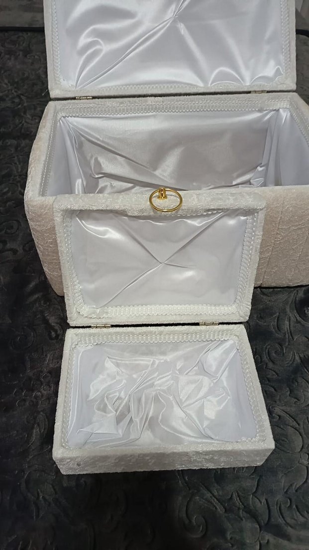 Beyaz ve Gri Makyaj Düzenleyici Kutular - Görsel 5