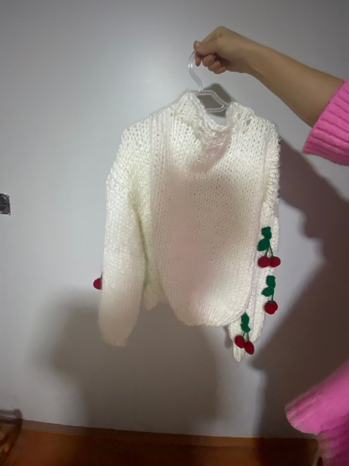 Nakışlı Kapüşonlu Beyaz Örgü Hırka - Görsel 4