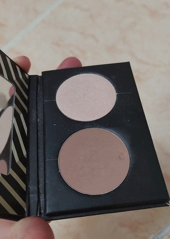 Farmasi Kontur ve Aydınlatıcı Paleti - Görsel 3