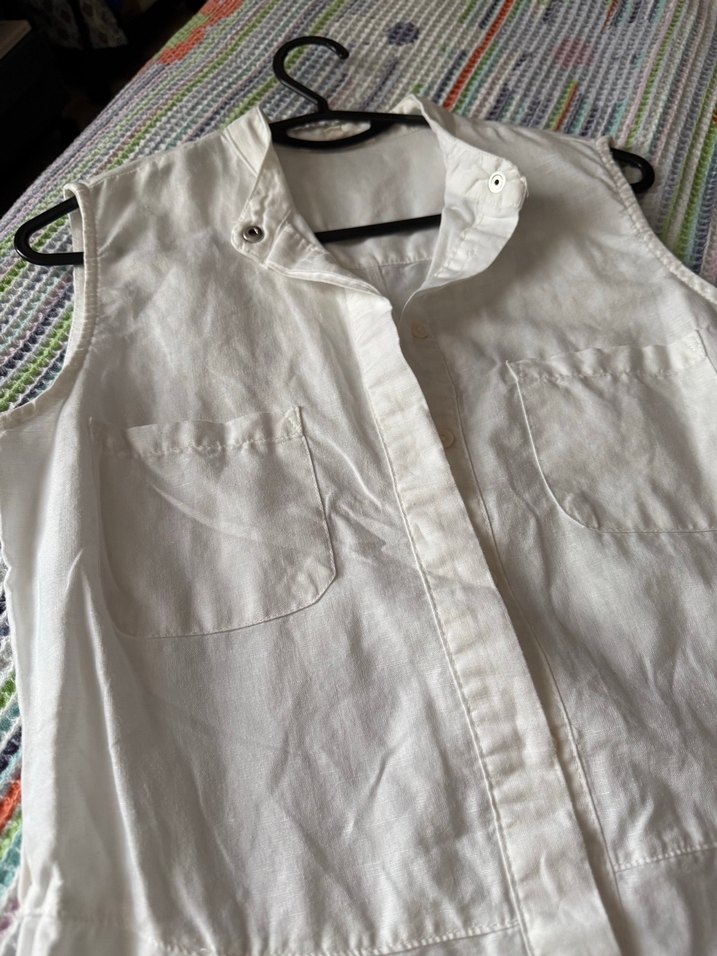 Düğmeli Beyaz Kolsuz Elbise - Görsel 2