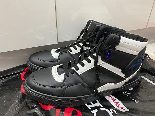 Sneaker