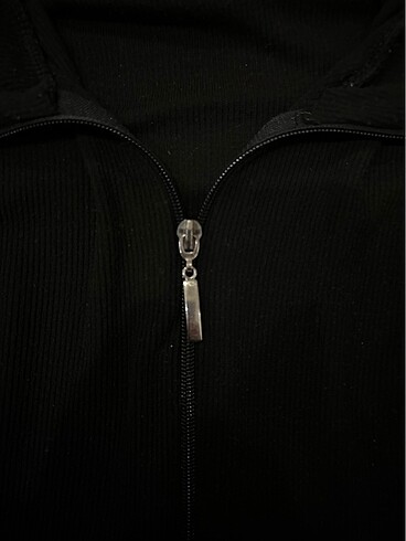 Bershka Fermuarlı crop üst