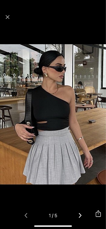Tek omuzlu crop üst