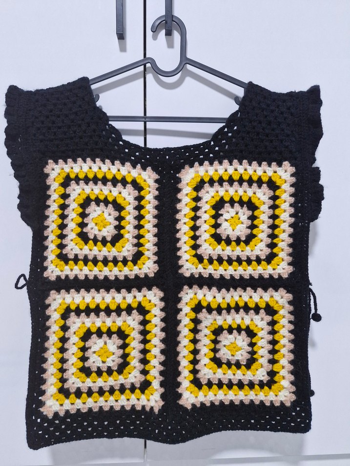 El Örgüsü Kare Motifli Yelek - Görsel 3