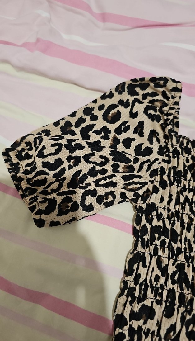 Leopar Desenli Kısa Kollu bluz - Görsel 4