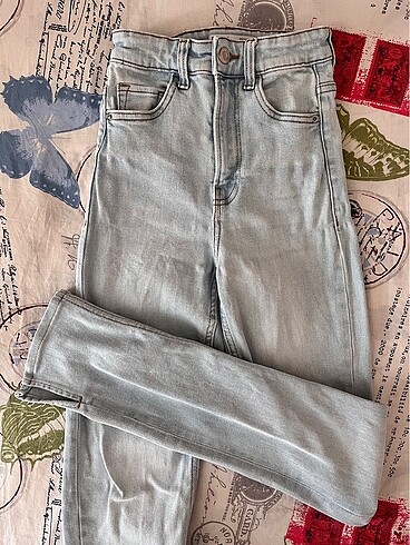 32 Beden Bershka buz mavisi jean