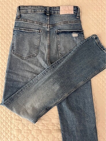 32 Beden mavi Renk Bershka straight jean