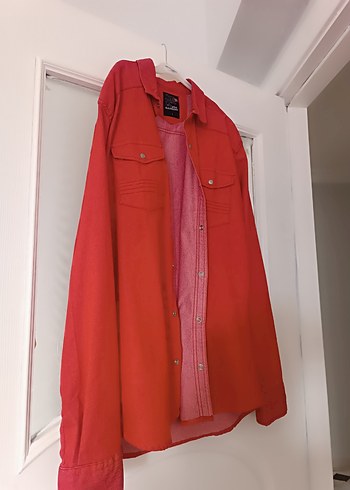 Parlak Kırmızı Düğmeli Erkek Gömlek - Görsel 2