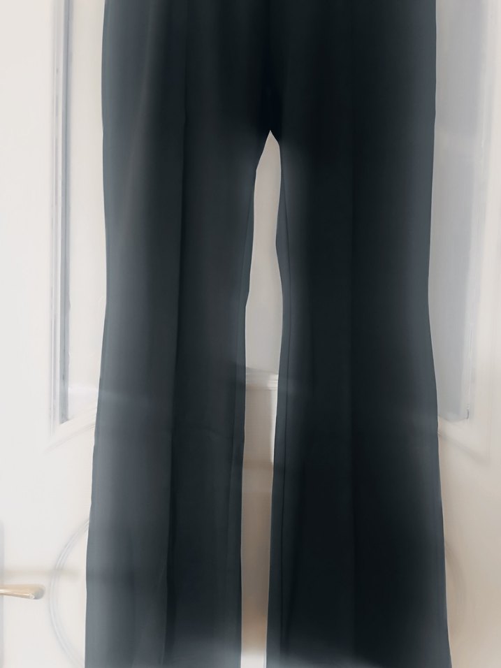 Parlak Siyah Pilili Midi Kumaş Pantolon - Görsel 5