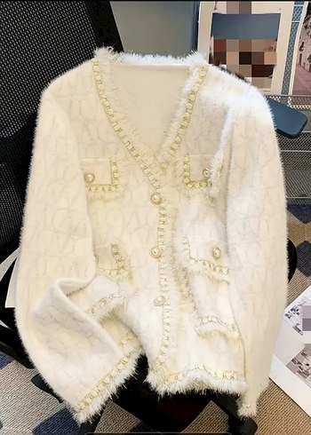 Beyaz Nakışlı Kadın Hırka Yumuşak Kürklü - Görsel 4